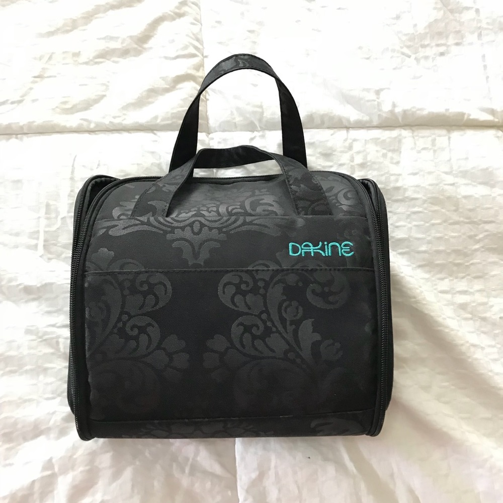 Dakine | overnight black w/damask print caboodle